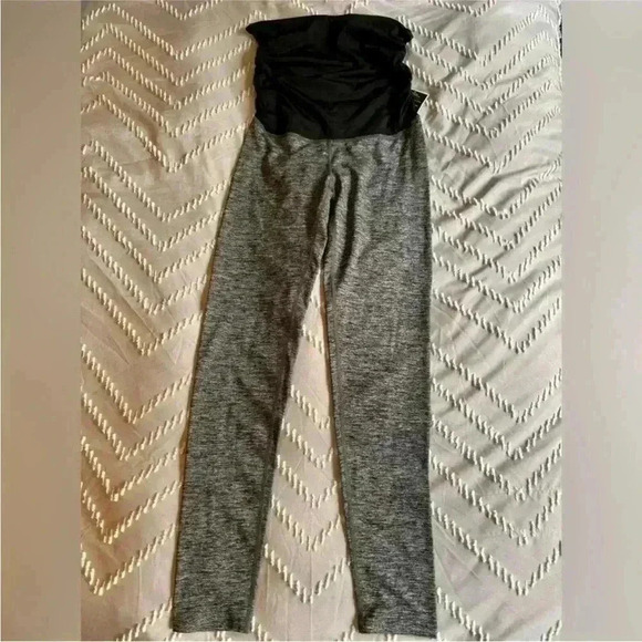 NWOT Bump'n Maternity/Post Leggings
Women's Size Small Black/Gray - Picture 3 of 6